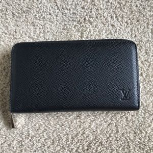 Louis Vuitton Zippy Plain Black leather Wallet
